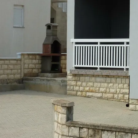 New 100 M To Beach - Zitna Xx Apartment Vir