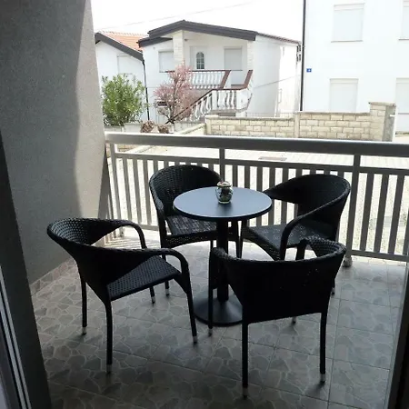 New 100 M To Beach - Zitna Xx Apartment *